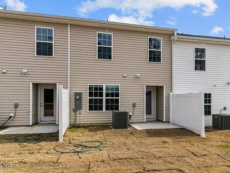 2305 Gracie Ln — Photo 24