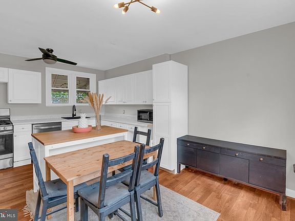 5th image of 2407 18th St SE