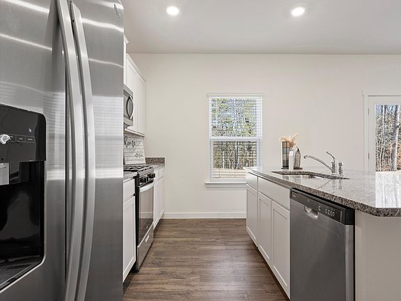 5th image of 3141 Highline Dr