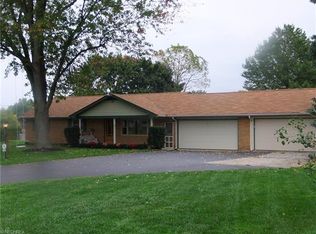 2026 Maple Dr, Columbiana, OH 44408