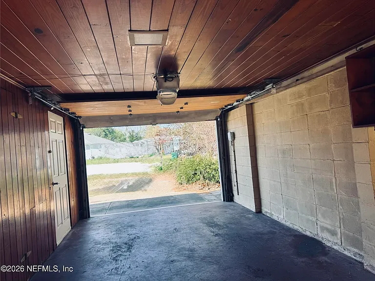 1012 N 6th Ave — Photo 4