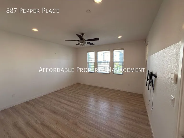 887 Pepper Pl — Photo 6