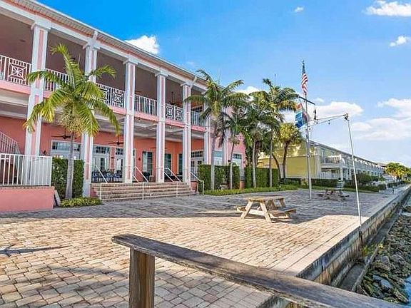 4th image of 5280 Coquina Key Dr SE
