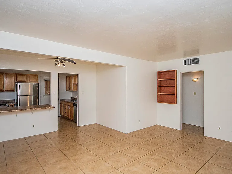 1714 E Grant Rd — Photo 8