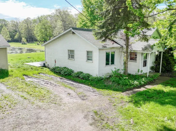 5374 S State Road 10, Knox, IN 46534