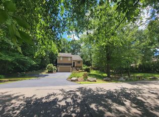 12 Middle Dunstable Rd, Nashua, NH 03062