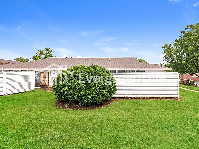 5835 Troy Villa Blvd — Photo 15