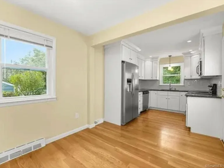 28 Andrassy Ave — Photo 2