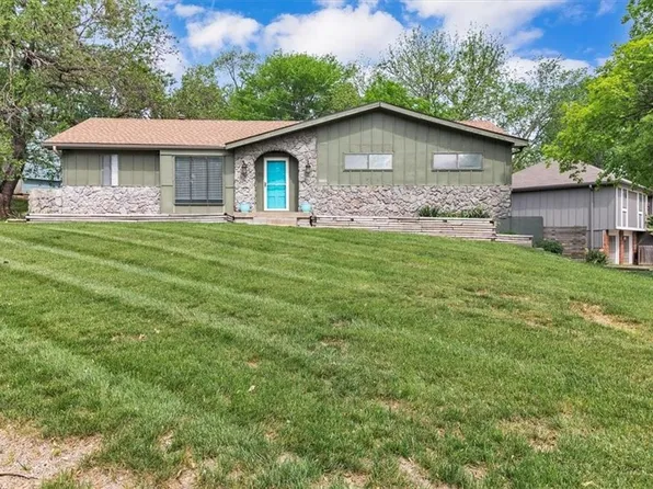 4812 England St, Merriam, KS 66203