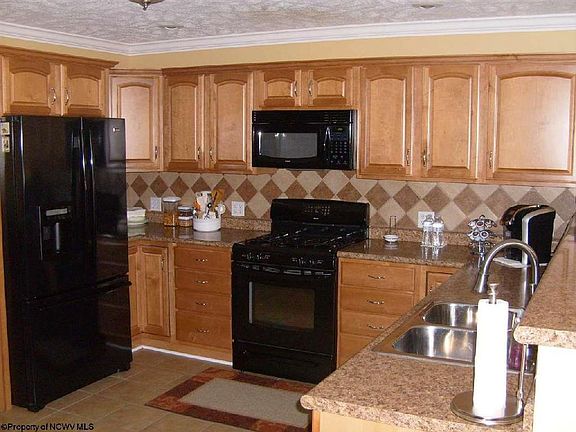 4th image of 102 Lucinda Ln