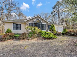 203 Lincoln Dr, Lords Valley, PA