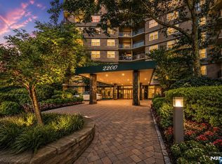 2200 N Central Rd APT 14W, Fort Lee, NJ 07024