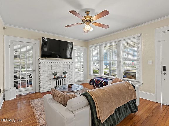 3rd image of 910 Talbot Ave