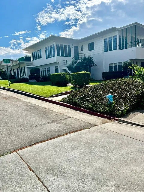 3 bed, 1753 sqft, $3,795 — Photo 3