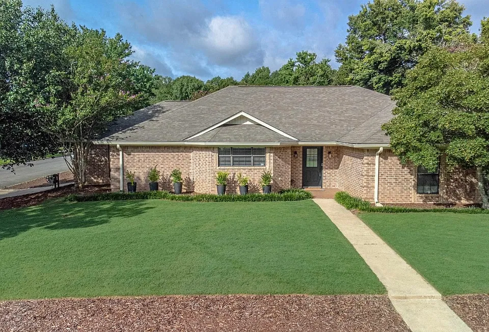 1001 Richmond Dr