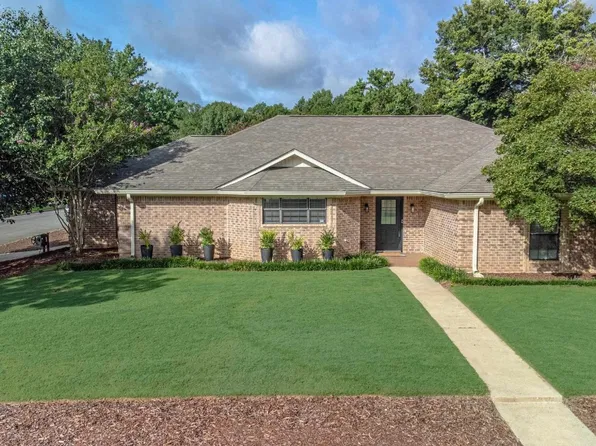 1001 Richmond Dr, Marshall, TX 75672