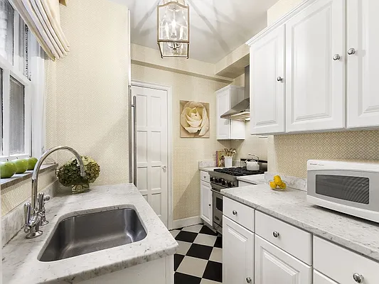 Sold by Sotheby's International Realty | media 10