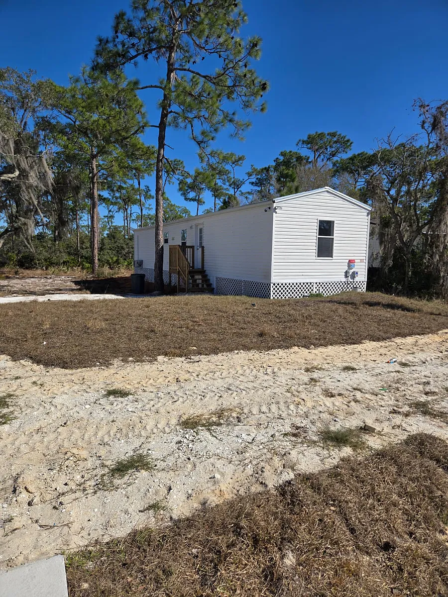 Building Photo - 300 E Maxanna Blvd