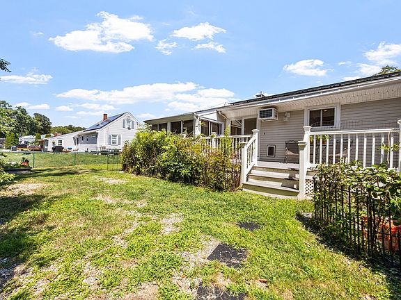 3rd image of 55 Evans St