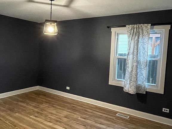 4th image of 646 Dean St S #646