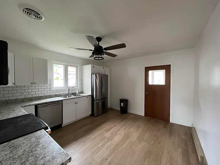 368 Dufferin St — Photo 8