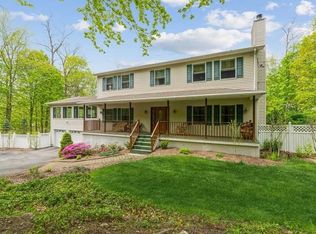 4 E Hook Cross Rd, Hopewell Junction, NY 12533