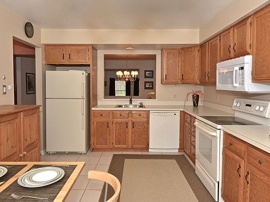 2nd image of 203 Knoll Way #O203