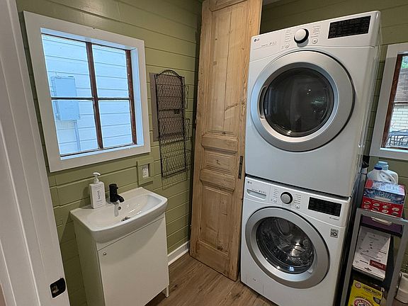 5th image of 109 E College St #B