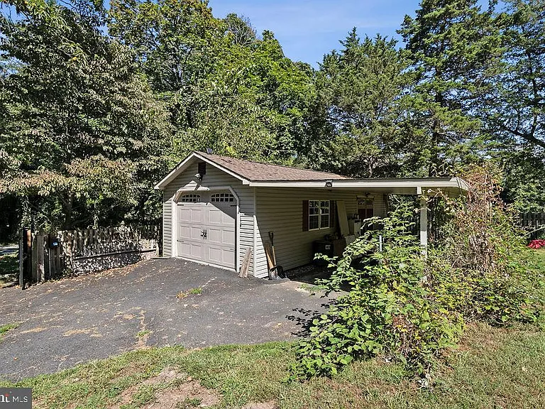 1348 Carpenters Point Rd — Photo 29