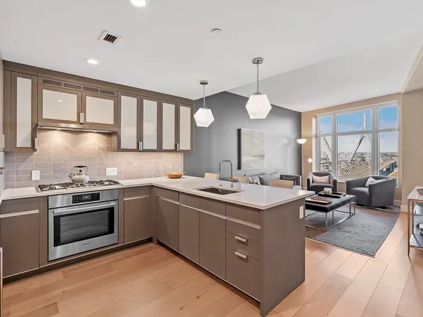 100 Lovejoy Wharf Unit 11F, Boston, MA 02114