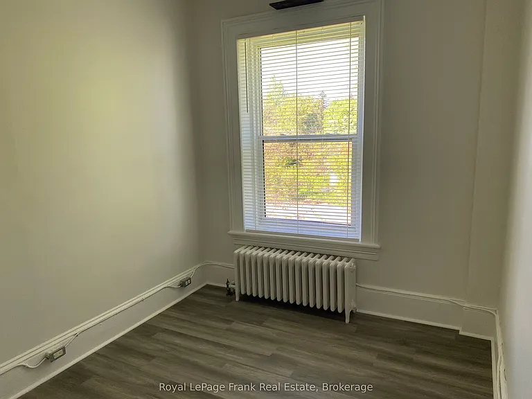 859 Dundas St W #9 — Photo 5