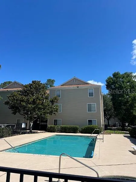 4 bed, 4.0 bath, 1225 sqft, $500 — Photo 3