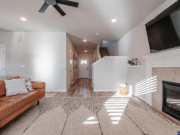 4th image of 4498 Sagecrest Dr NE