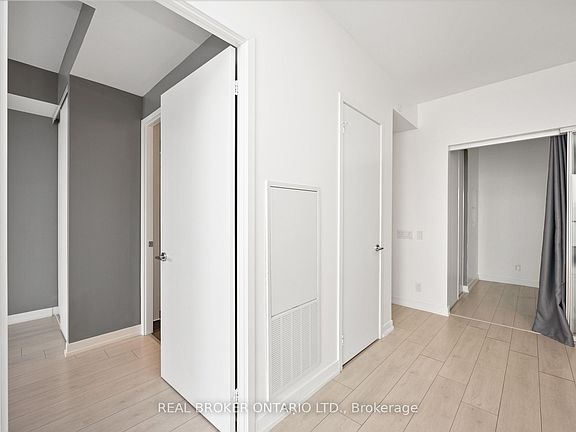 4th image of 950 Portage Park #5605