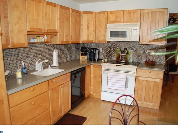 3rd image of 1380 Birch Ln