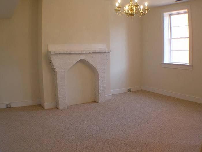 1st image of 213 W Clay St