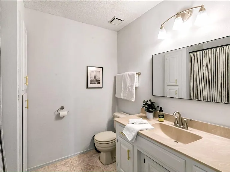 1669 W Cedar St — Photo 14