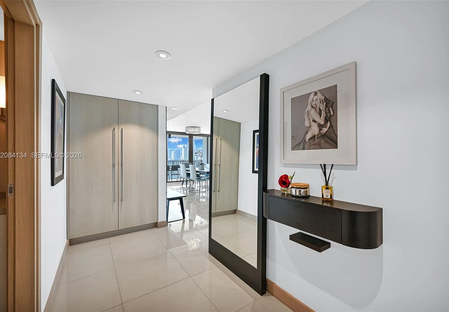 Venetian Isle Condo — Photo 3