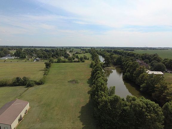 Backside property w lakeview