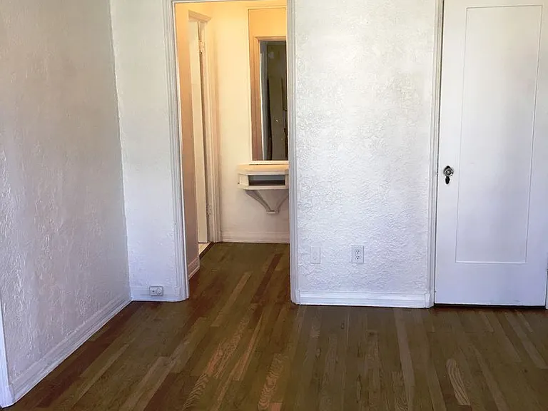 1269 S Citrus Ave #8 — Photo 5