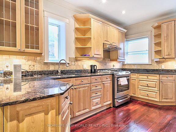 3rd image of 126 McGill St
