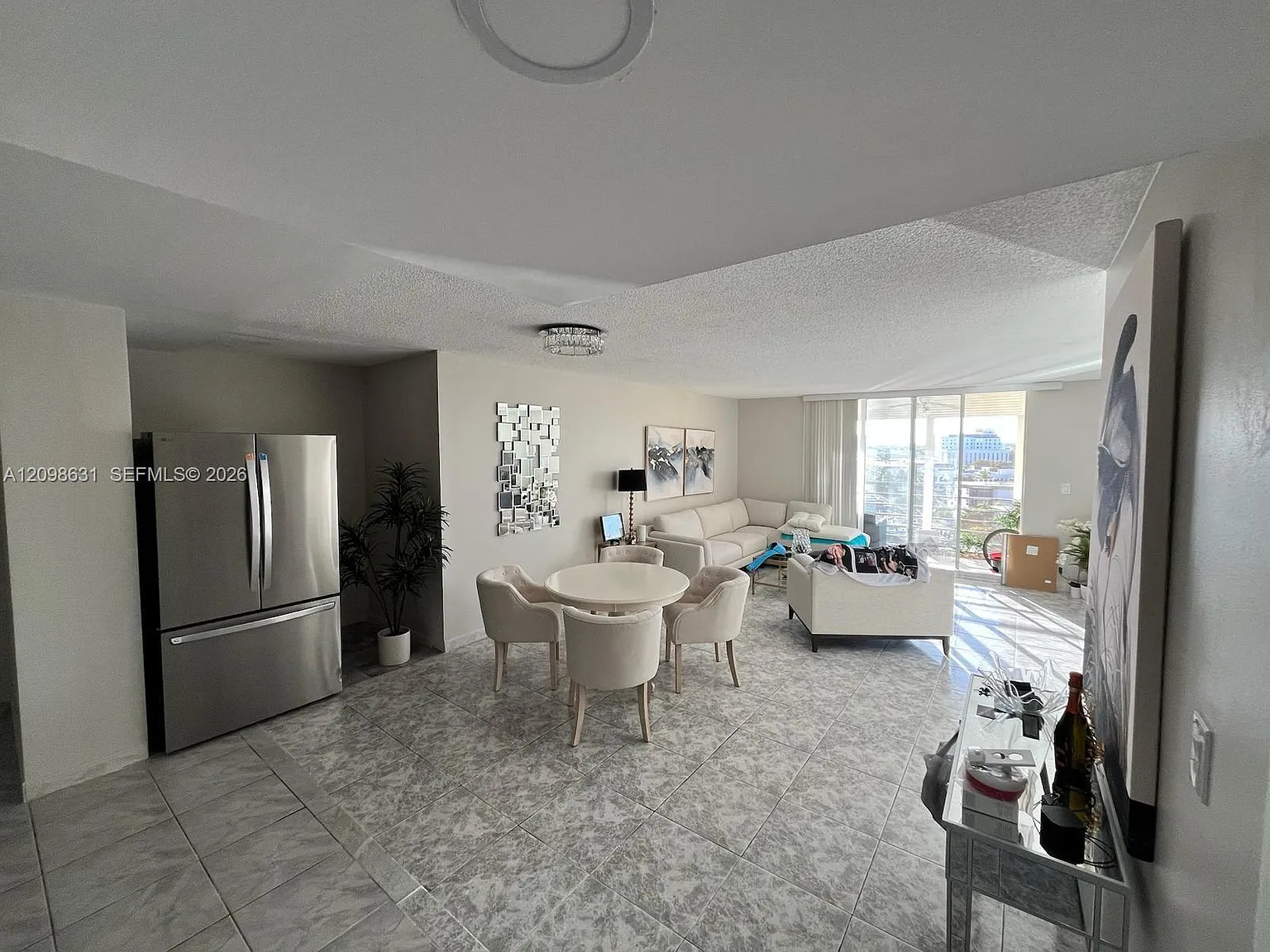 Lake Point Tower Condomin — Photo 2