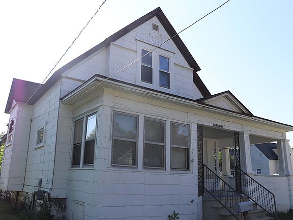 4th image of 704 N Linn St