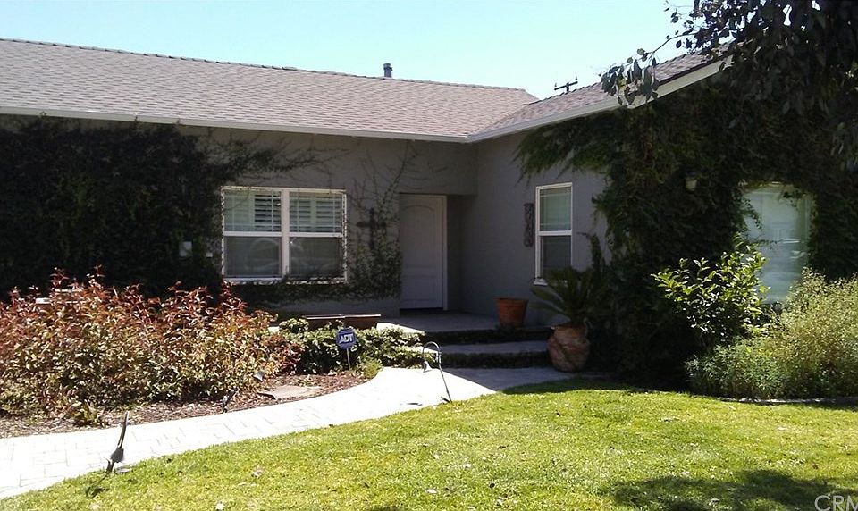 1st image of 220 E I St