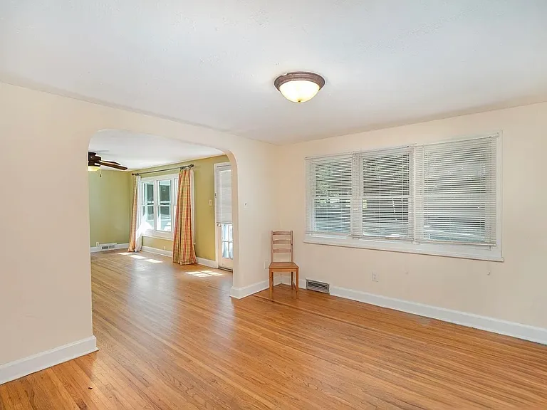 409 Edgewood Ct — Photo 3