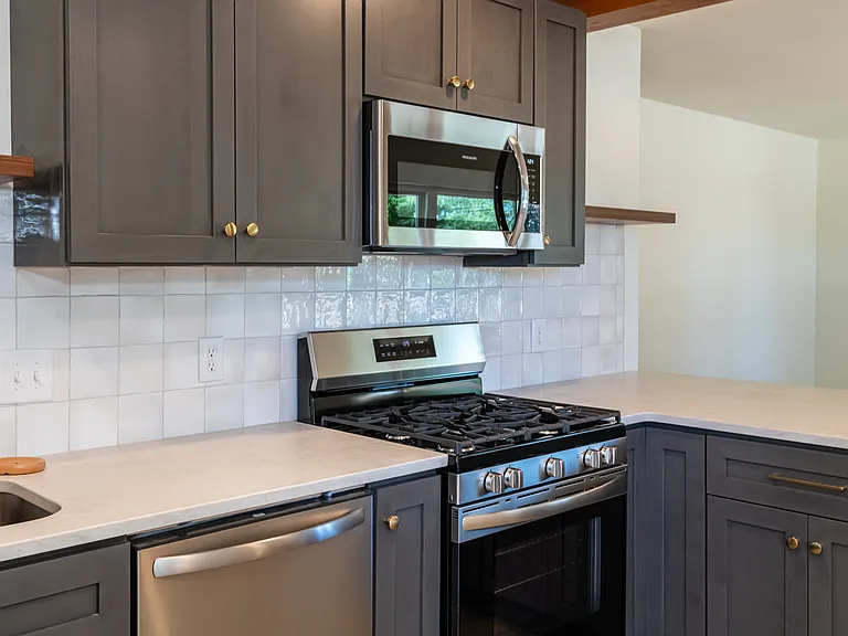 77 Ridgebury Dr — Photo 17