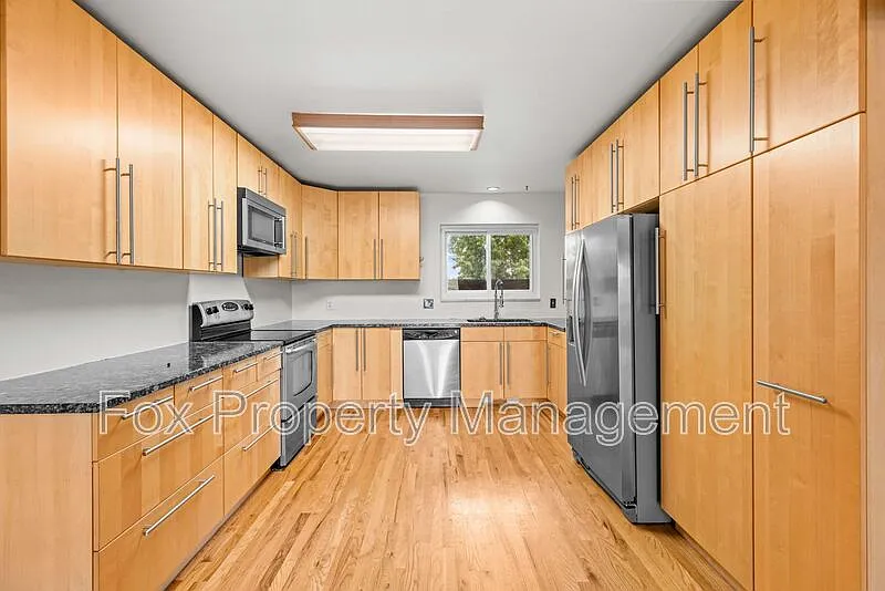1558 Greenbriar Blvd