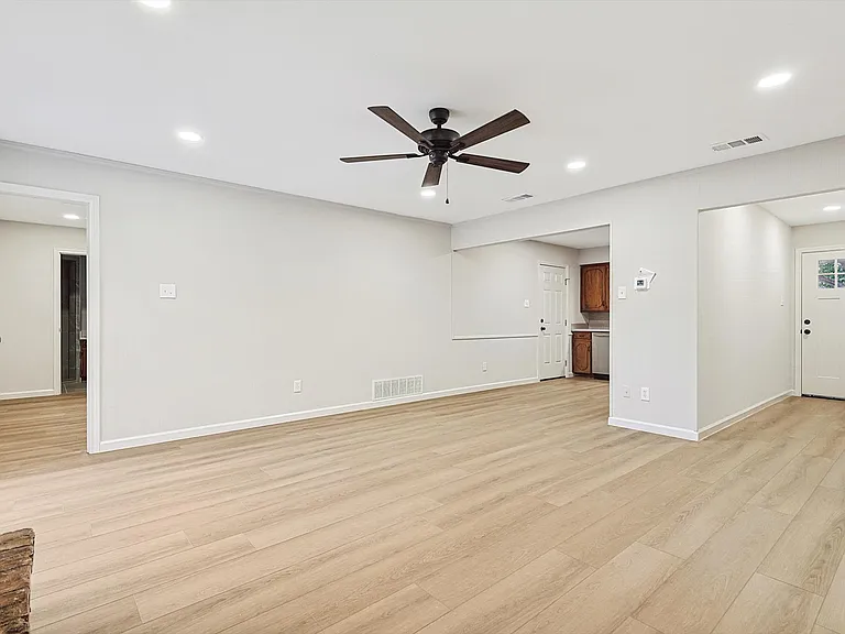 7517 Meadowbrook Dr — Photo 1