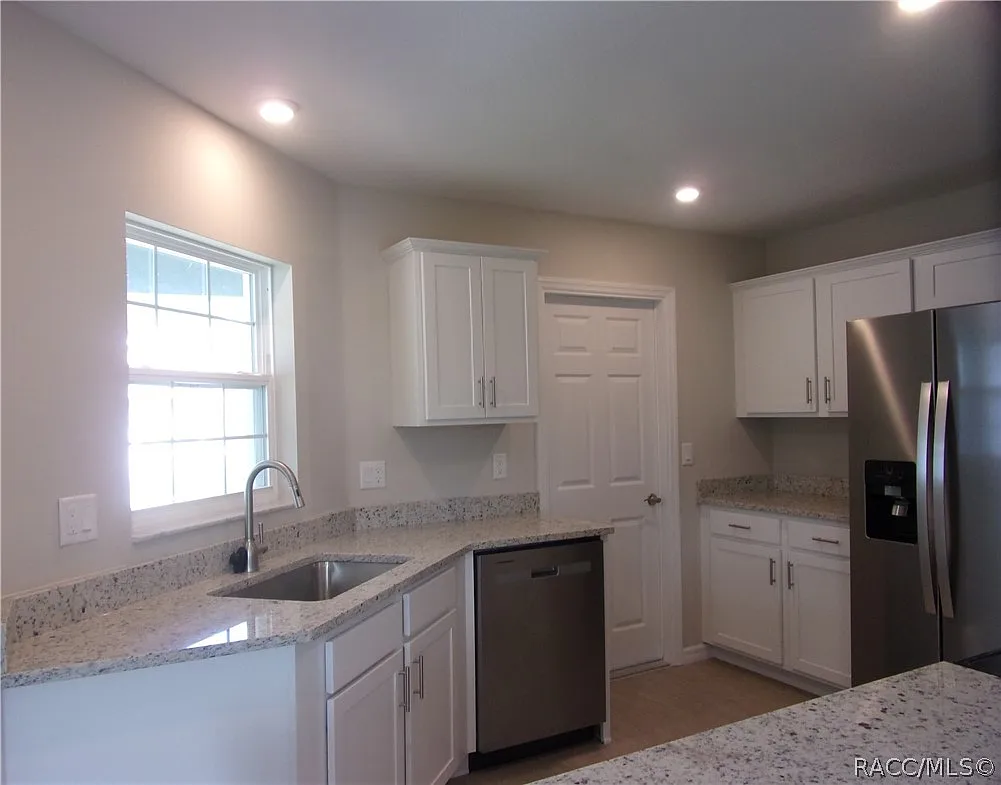 3 bed, 1311 sqft, $1,700 — Photo 4