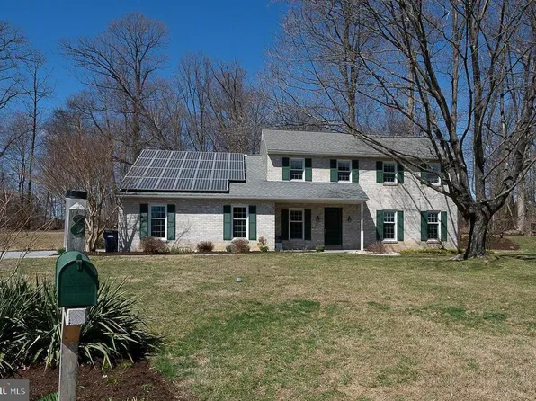 8 Arianna Ln, Exton, PA 19341